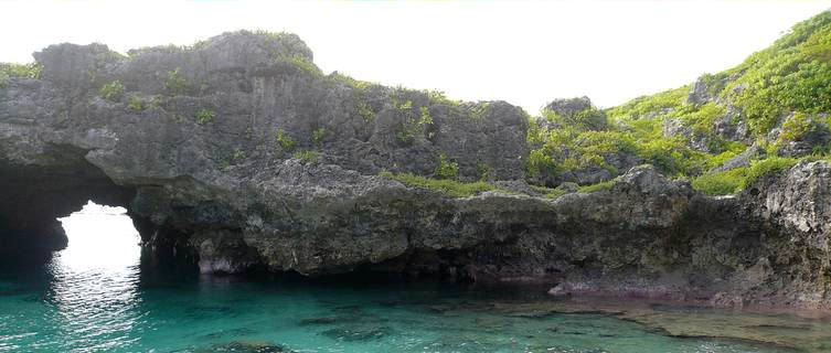 Niue caves